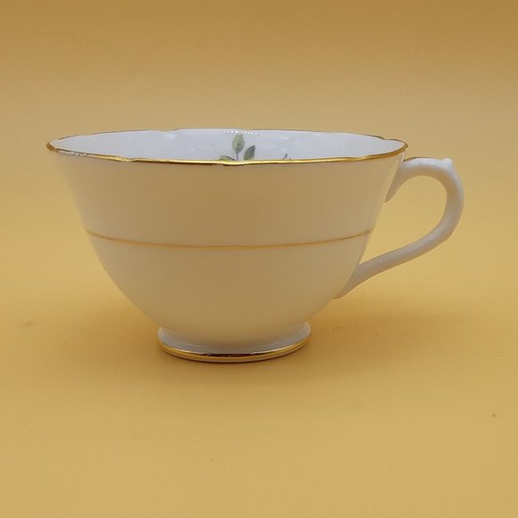 Tea Cup & Saucer by Collingwoods - Picture 4 of 11